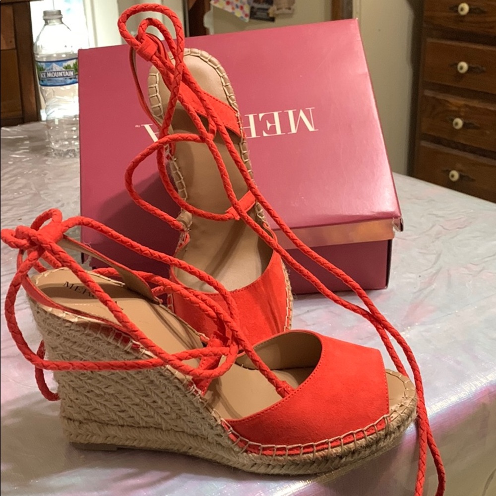 Reddish orange wedge, new never worn